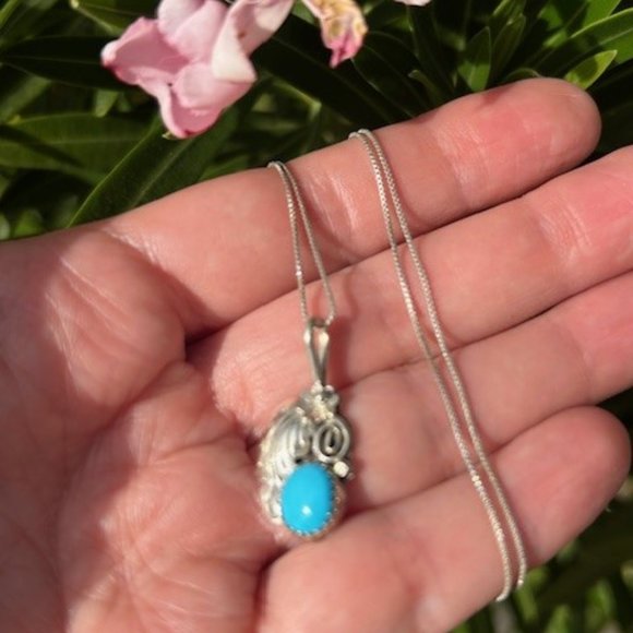 925 Sterling Silver Etched Leaf Blue Stone Pendant NECKLACE - Picture 3 of 8